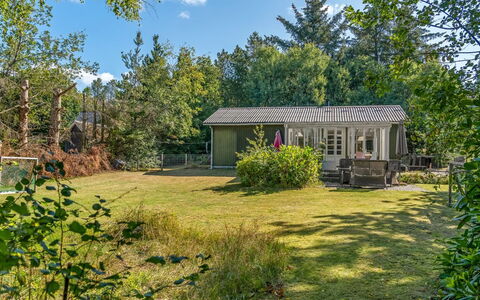 Ane - 1.7Km from the Sea: Træ, Græs, Hus, Vegetationen, Busk, Sommerhus, Hjem, Land Lot, Boligområde