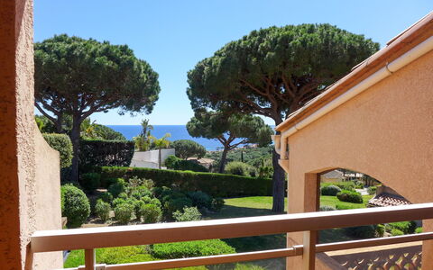 Sainte Maxime 180: Ejendom, Vegetationen, Ejendom, Hus, Træ, Arkitektur, Bygning, Botanik, Hjem, Altan
