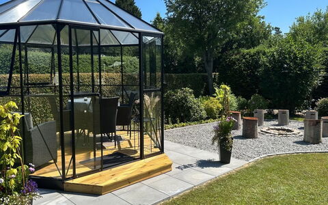 Jyde - 1.5Km from the Sea: Have, Gazebo, Udendørs Struktur, Skygge, Pavilion, Gård, Landscaping, Design, Botanisk Have, Garden Bygninger