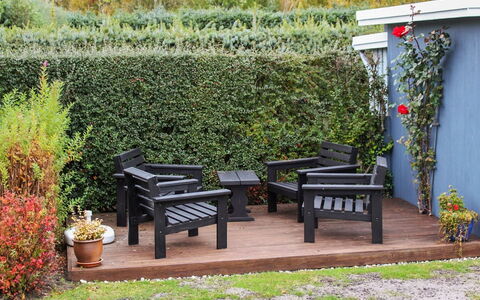 Jyde - 1.5Km from the Sea: Møbel, Grøn, Udendørs Møbler, Busk, Have, Udendørs Bench, Stol, Bænk, Hårdttræ, Udendørs Bord