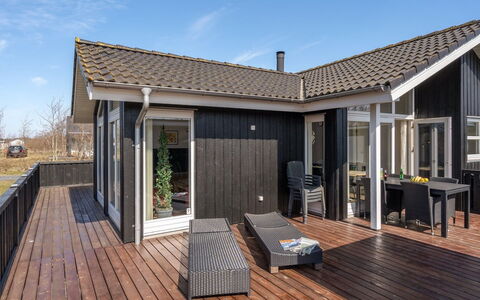Dorithea - 3.5Km from the Sea: Hjem, Tag, Hus, Sommerhus, Estate, Dør, Veranda, Sidespor, Stuehus, Skygge