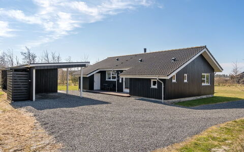 Dorithea - 3.5Km from the Sea: Hjem, Tag, Hus, Sommerhus, Estate, Dør, Veranda, Sidespor, Stuehus, Skygge