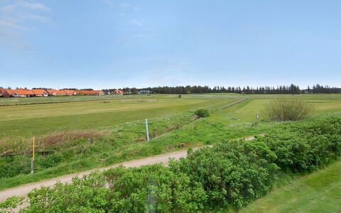 Jören - 700M from the Sea: Boligområde, Tag, Forstad, Indkørsel, Estate, Skorsten