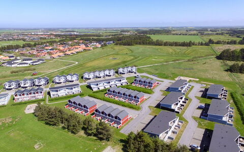 Aghi - 800M from the Sea: Boligområde, Tag, Forstad, Indkørsel, Estate, Skorsten