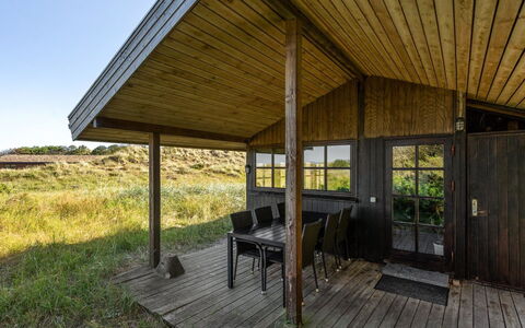 Marite - 200M from the Sea: Hus, Hjem, Dør, Tag, Sommerhus, Estate, Have, Skygge, Sidespor, Gård