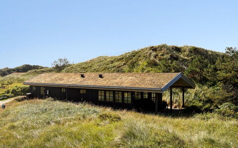 Marite - 200M from the Sea: Hus, Hjem, Dør, Tag, Sommerhus, Estate, Have, Skygge, Sidespor, Gård
