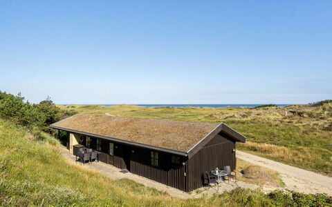 Marite - 200M from the Sea: Hus, Hjem, Dør, Tag, Sommerhus, Estate, Have, Skygge, Sidespor, Gård