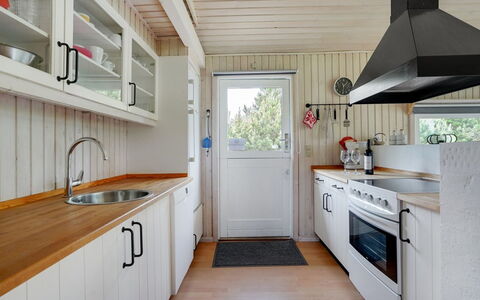Evan - 1.3Km from the Sea: Køkken, Gulvbelægning, Træ, Indretning, Countertop, Etage, Loft, Trægulve, Køkken Apparat, Hjem