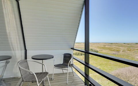 Viona - 350M from the Sea: Altan, Skygge, Stol, Dagslys, Hårdttræ, Aluminium, Gelænder, Udendørs Møbler