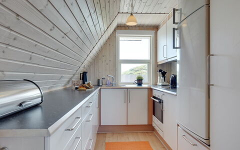 Viona - 350M from the Sea: Køkken, Gulvbelægning, Countertop, Træ, Køkken Apparat, Indretning, Loft, Etage, Cabinetry, Større Bandage