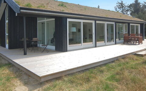 Melinda - 2Km from the Sea: Busk, Sommerhus, Hjem, Skygge, Bunddække, Have, Gård, Backyard, Garden Bygninger, Lawn