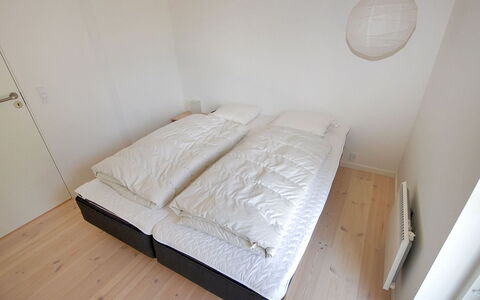 Melinda - 2Km from the Sea: Soveværelse, Træ, Etage, Gulvbelægning, Seng, Møbel, Sengetøj, Sengetøj, Indretning, Sengetøj