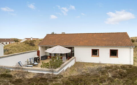 Emiljan - 400M from the Sea: Bygning, Tag, Hus, Hjem, Sommerhus, Arkitektur, Facade, Boligområde, Landdistrikt, Land Lot