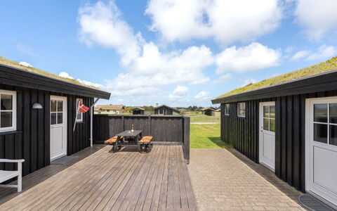 Driss - 500M from the Sea: Tag, Sommerhus, Skygge, Hytte, Planke, Skur, Walkway, Bjælkehytte, Garden Bygninger