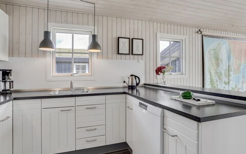 Driss - 500M from the Sea: Loft, Gulvbelægning, Indretning, Etage, Kompositmateriale, Møbel, Udvej, Hotel, Design, Dagslys