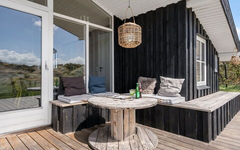 Driss - 500M from the Sea: Loft, Gulvbelægning, Indretning, Etage, Kompositmateriale, Møbel, Udvej, Hotel, Design, Dagslys