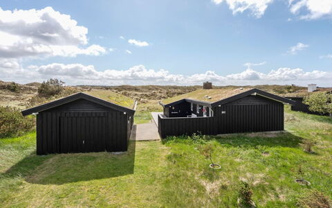 Driss - 500M from the Sea: Loft, Gulvbelægning, Indretning, Etage, Kompositmateriale, Møbel, Udvej, Hotel, Design, Dagslys