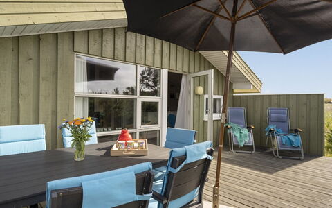 Syni - 500M from the Sea: Træ, Tag, Arkitektur, Hjem, Hus, Sommerhus, Sidespor, Hårdttræ, Hældning, Estate