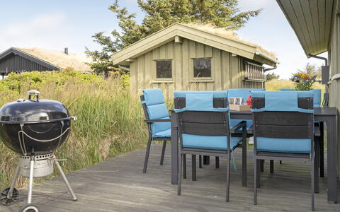 Syni - 500M from the Sea: Træ, Tag, Arkitektur, Hjem, Hus, Sommerhus, Sidespor, Hårdttræ, Hældning, Estate