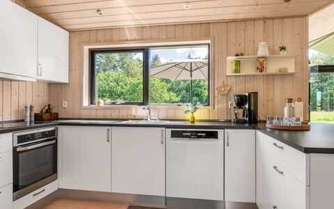 Dyke - 1.5Km from the Sea: Køkken, Køkken Apparat, Countertop, Træ, Større Bandage, Indretning, Gulvbelægning, Husholdningsapparat, Møbel, Cabinetry