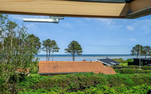 Stamen - 200M from the Sea: Svømmepøl, Udendørs Møbler, Møbel, Udvej, Flise, Eco Hotel, Skygge, Stol, Fritid, Estate