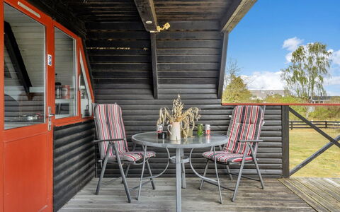 Vladanka - from the Sea: Træ, Hjem, Veranda, Dæk, Hårdttræ, Tag, Bejdse, Trægulve, Eco Hotel