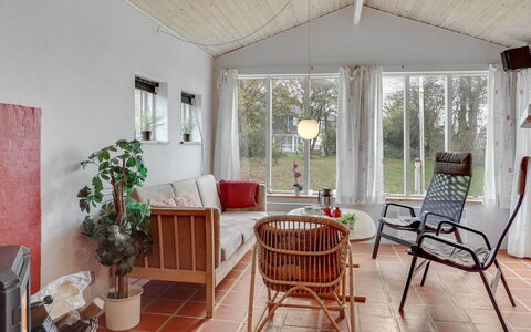 Samine - 100M from the Sea: Møbel, Indretning, Gulvbelægning, Træ, Etage, Loft, Trægulve, Stol, Bord, Belysning