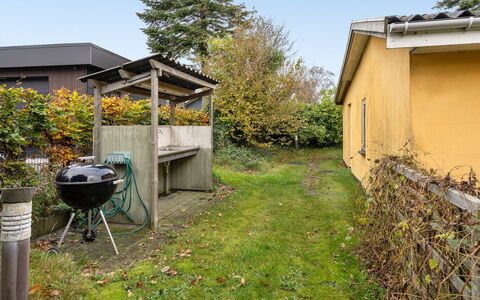 Samine - 100M from the Sea: Møbel, Indretning, Gulvbelægning, Træ, Etage, Loft, Trægulve, Stol, Bord, Belysning