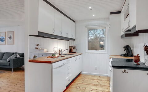 Adam - from the Sea: Træ, Køkken, Gulvbelægning, Køkken Apparat, Countertop, Større Bandage, Indretning, Cabinetry, Etage, Hjem