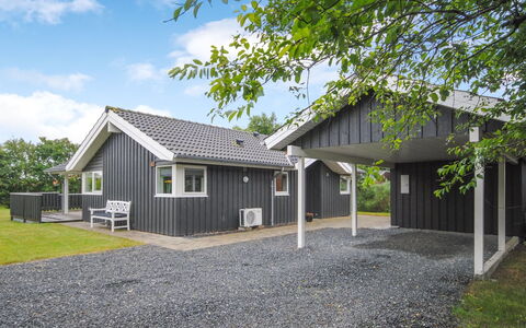 Evelina - 150M to the Fjord: Bygning, Hus, Vindue, Hjem, Tag, Boligområde, Busk, Sommerhus, Land Lot