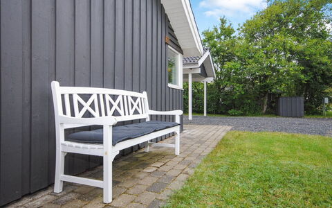 Evelina - 150M to the Fjord: Bygning, Hus, Vindue, Hjem, Tag, Boligområde, Busk, Sommerhus, Land Lot