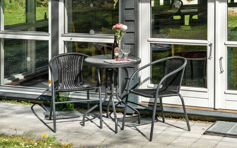 Marlien - 1Km to the Fjord: Blå, Busk, Sommerhus, Bunddække, Have, Estate, Skygge, Landscaping, Stuehus, Eco Hotel