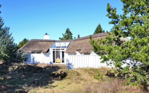 Roulf - 1.1Km from the Sea: Hjem, Boligområde, Hus, Sommerhus, Tag, Land Lot, Sidespor, Have, Estate, Lawn