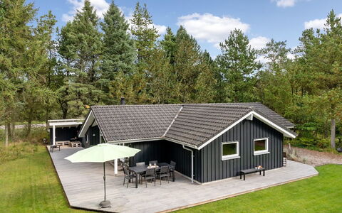 Grimi - 4Km from the Sea: Sommerhus, Hjem, Hus, Tag, Veranda, Estate, Sidespor, Garden Bygninger, Stuehus, Gård