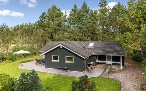 Grimi - 4Km from the Sea: Sommerhus, Hjem, Hus, Tag, Veranda, Estate, Sidespor, Garden Bygninger, Stuehus, Gård