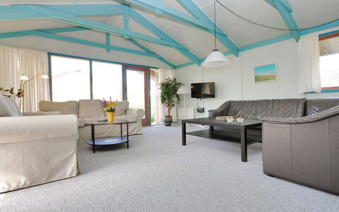 Momme - 500M from the Sea: Møbel, Gulvbelægning, Indretning, Etage, Loft, Couch, Stue, Hjem, Tæppe