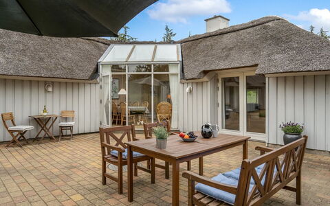 Gunnie - 1.1Km from the Sea: Blå, Busk, Sommerhus, Bunddække, Have, Estate, Skygge, Landscaping, Stuehus, Eco Hotel