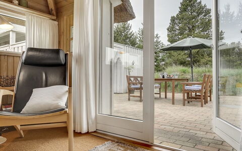 Gunnie - 1.1Km from the Sea: Blå, Busk, Sommerhus, Bunddække, Have, Estate, Skygge, Landscaping, Stuehus, Eco Hotel