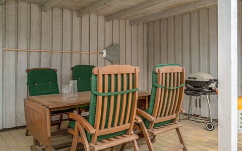 Gunnie - 1.1Km from the Sea: Blå, Busk, Sommerhus, Bunddække, Have, Estate, Skygge, Landscaping, Stuehus, Eco Hotel