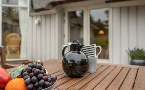 Gunnie - 1.1Km from the Sea: Blå, Busk, Sommerhus, Bunddække, Have, Estate, Skygge, Landscaping, Stuehus, Eco Hotel