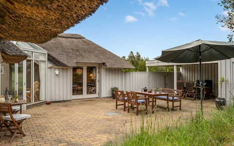 Gunnie - 1.1Km from the Sea: Blå, Busk, Sommerhus, Bunddække, Have, Estate, Skygge, Landscaping, Stuehus, Eco Hotel