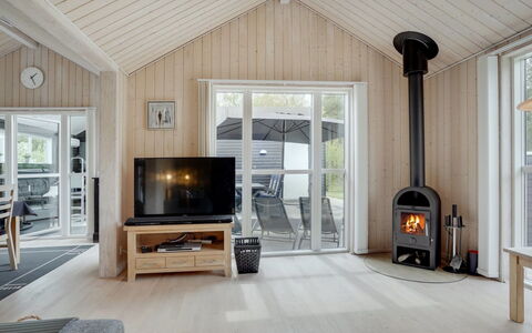 Henriete - 3.5Km from the Sea: Træ, Gulvbelægning, Loft, Etage, Trægulve, Hårdttræ, Stue, Bejdse, Husholdningsapparat, Planke