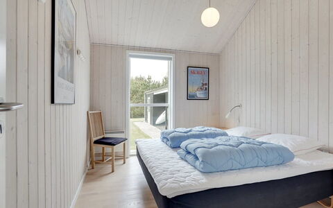 Henriete - 3.5Km from the Sea: Træ, Soveværelse, Gulvbelægning, Etage, Loft, Sengetøj, Sengetøj, Seng, Trægulve, Planke