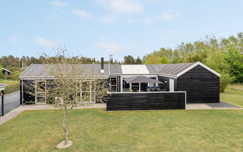 Henriete - 3.5Km from the Sea: Tag, Hjem, Sommerhus, Estate, Have, Gård, Landscaping, Skygge, Stuehus, Backyard