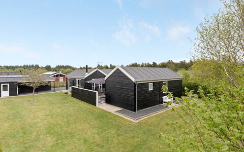 Henriete - 3.5Km from the Sea: Hus, Tag, Hjem, Sommerhus, Sidespor, Lawn, Garden Bygninger, Have, Gård, Landscaping