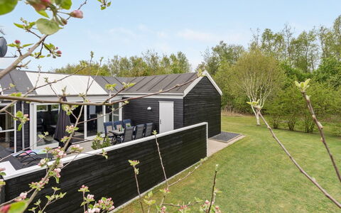 Henriete - 3.5Km from the Sea: Hjem, Hus, Tag, Sommerhus, Have, Skygge, Lawn, Backyard, Landscaping, Gård