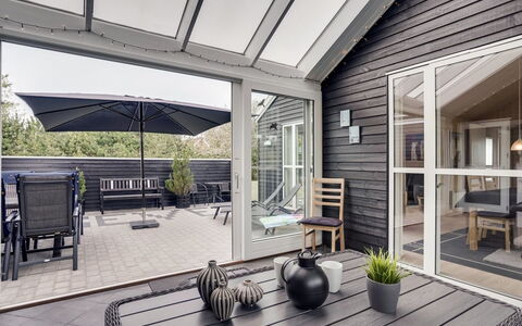 Henriete - 3.5Km from the Sea: Loft, Gulvbelægning, Indretning, Etage, Kompositmateriale, Møbel, Udvej, Hotel, Design, Dagslys