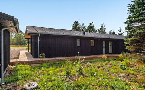 Vigga - 800M from the Sea: Arkitektur, Tag, Hjem, Kompositmateriale, Dagslys, Sidespor, Indkørsel