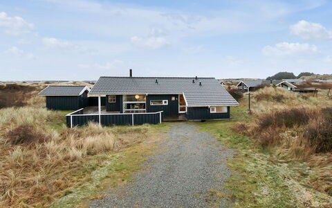 Frederikka - 350M from the Sea: Boligområde, Tag, Forstad, Indkørsel, Estate, Skorsten