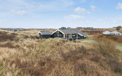 Frederikka - 350M from the Sea: Boligområde, Tag, Forstad, Indkørsel, Estate, Skorsten
